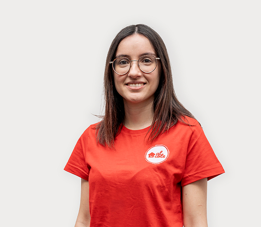 Carol Ramiro, Maestra infanti.